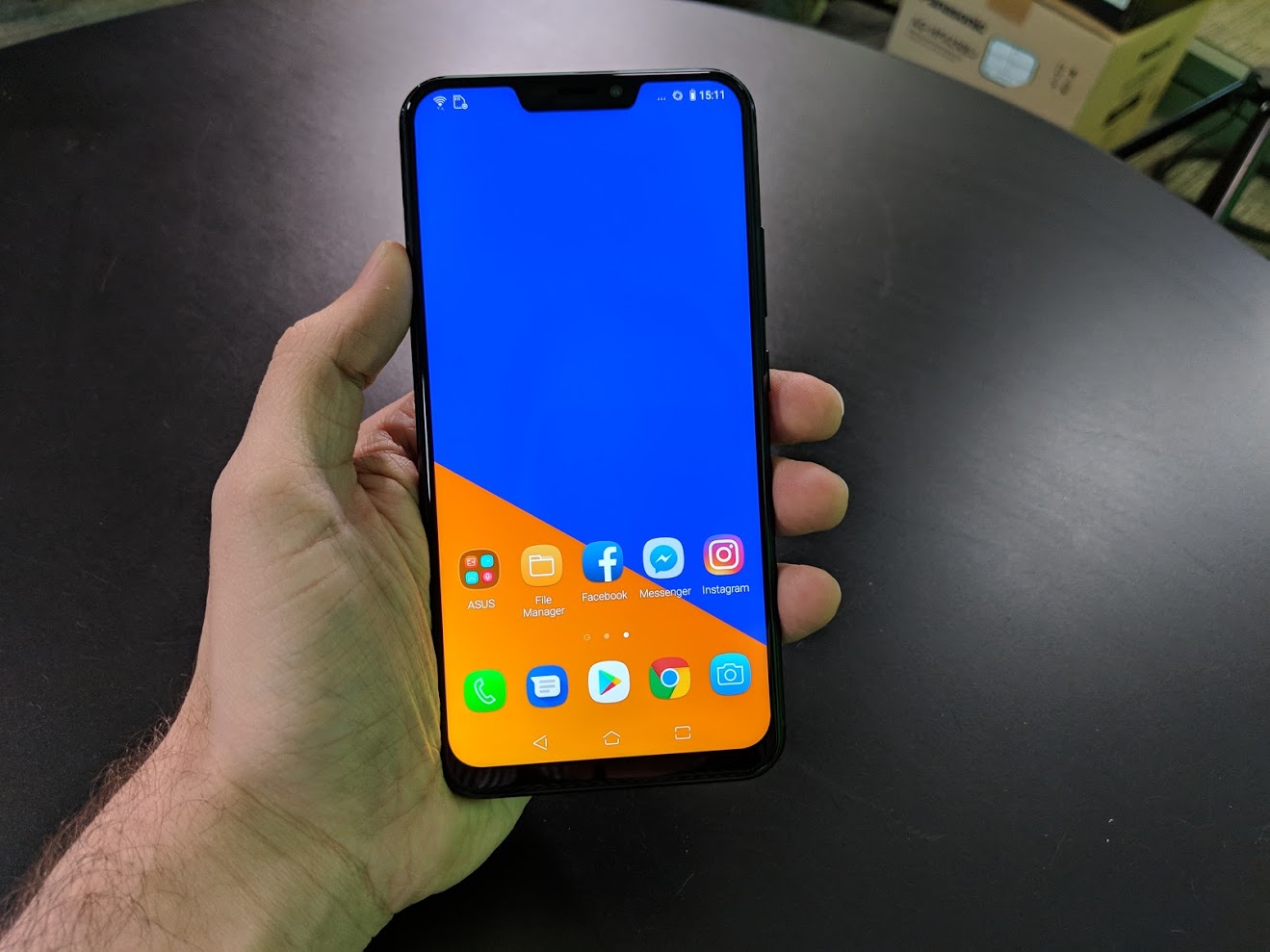 hands on with the asus zenfone 5 the android iphone x lookalike asus zenfone 5 series