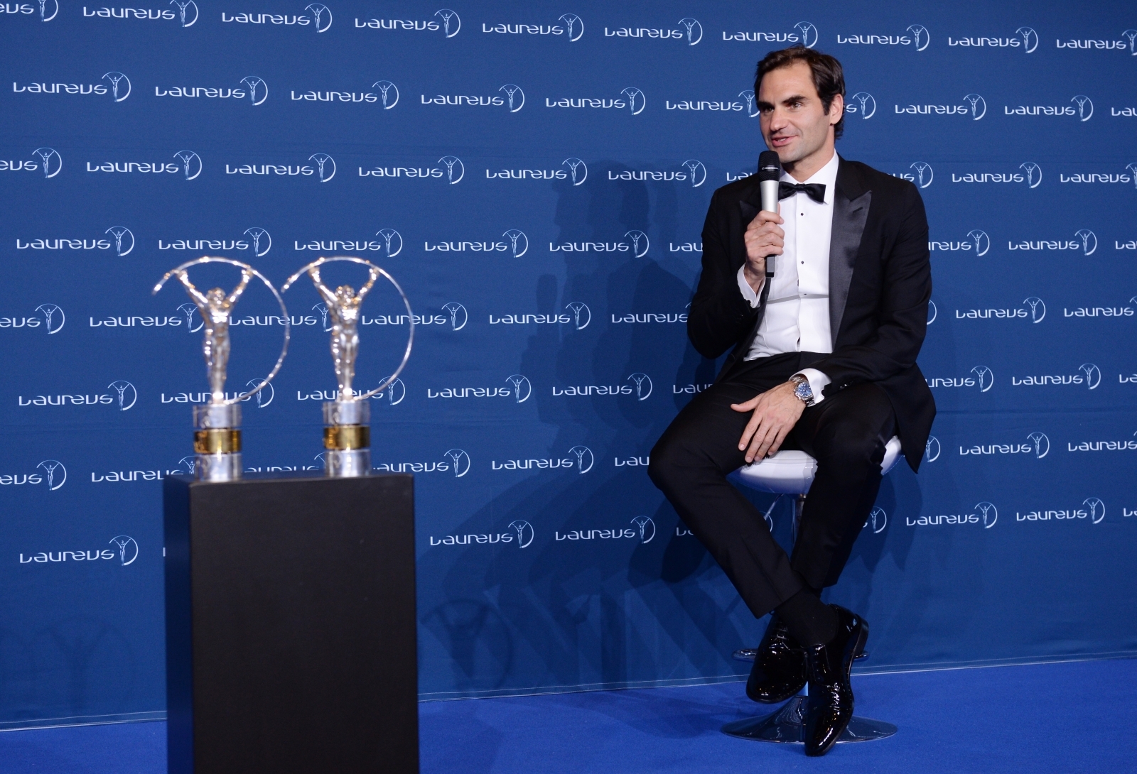 Image result for laureus trophy award to roger federer