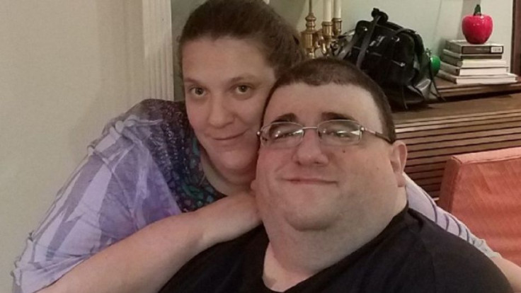 Robert Buchel (r), with his fiancée Kathryn Lemanski, died after dropping almost half his weight in five months for a TV show