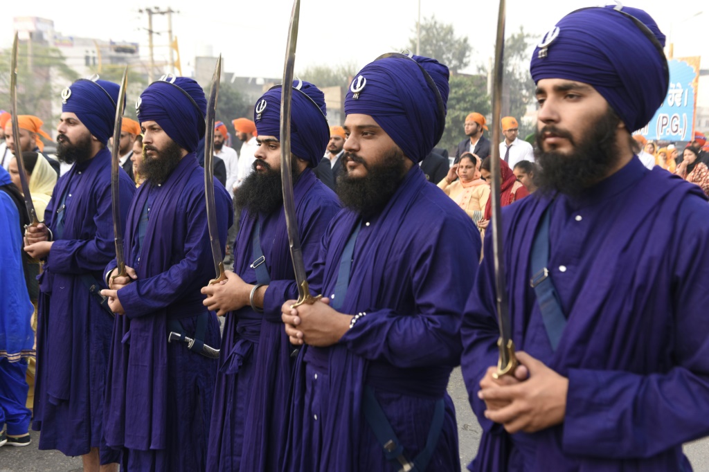 Sikhs Celebrate Founder Guru Nanak's 550th Birth Anniversary | IBTimes UK