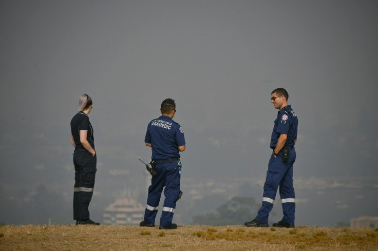 Australia bushfires choke Sydney