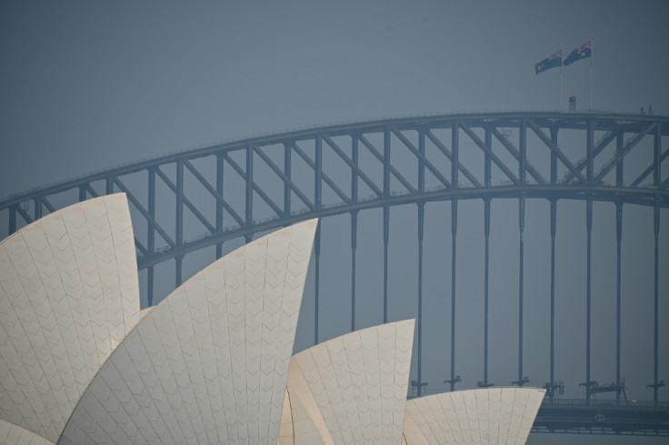 Australia bushfires choke Sydney