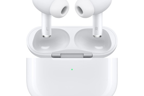 AirPods Pro comparison with $95 knockoff versions