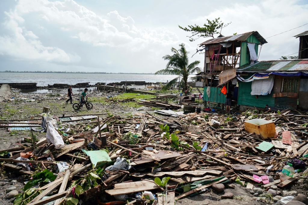 Philippines' Typhoon Phanfone toll jumps to 28 | IBTimes UK