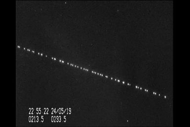 SpaceX Starlink satellites pass over Leiden
