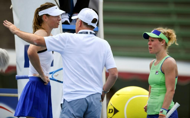 Maria Sharapova (left) and Laura Siegemund 