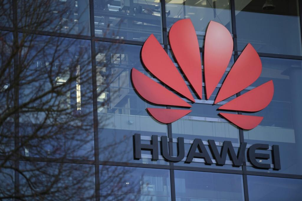 Huawei: China threatens to ban Apple as countermeasure against renewed ...