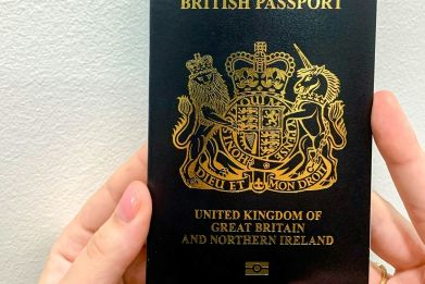 Britain to issue blue passports