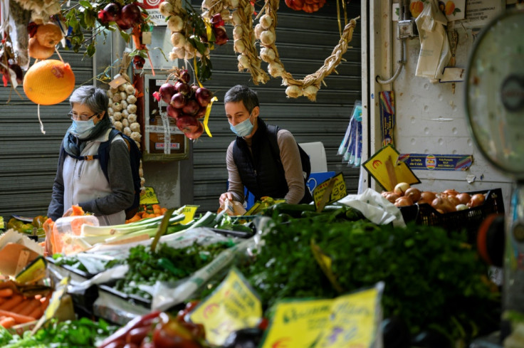 The scene at a Rome market