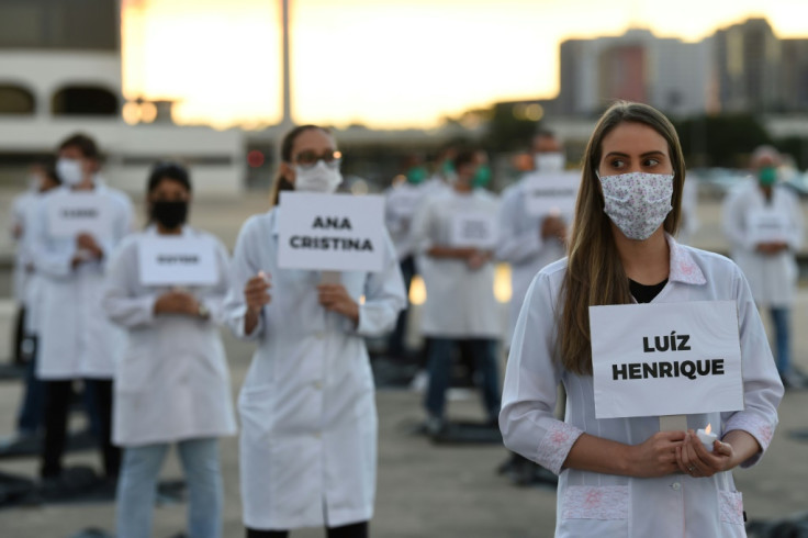 Brazilian nurses honour health workers