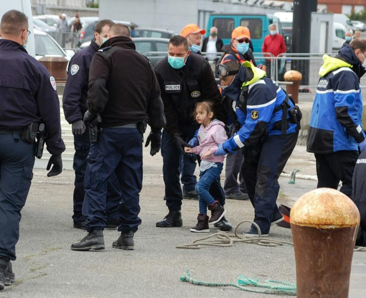 French police with young migrants 