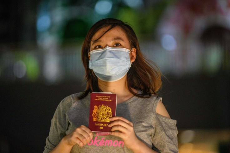 Hong Kongers rush for British passports