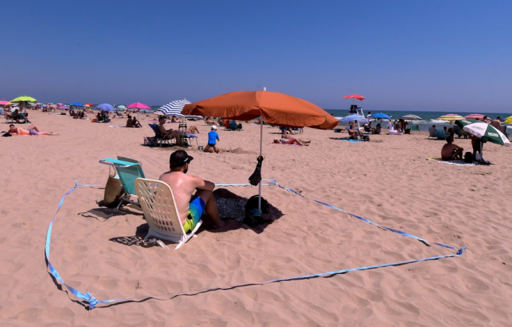 Social distances measures in Spain's beaches