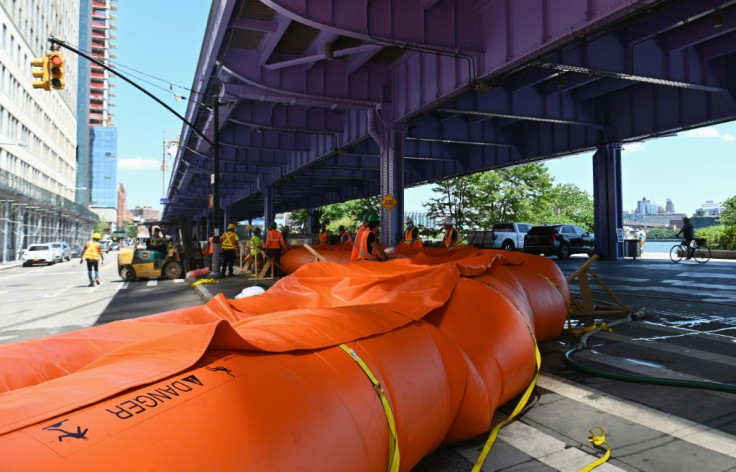 workers set up temporary dams in Manhattan