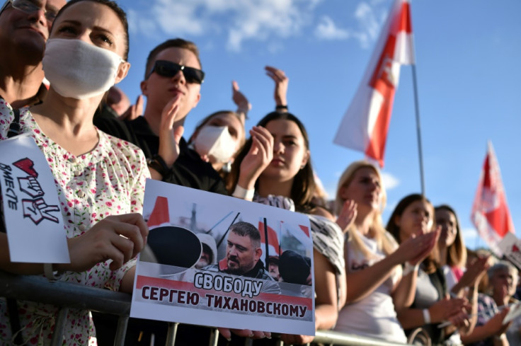 Svetlana Tikhanovskaya's supporters in Minsk