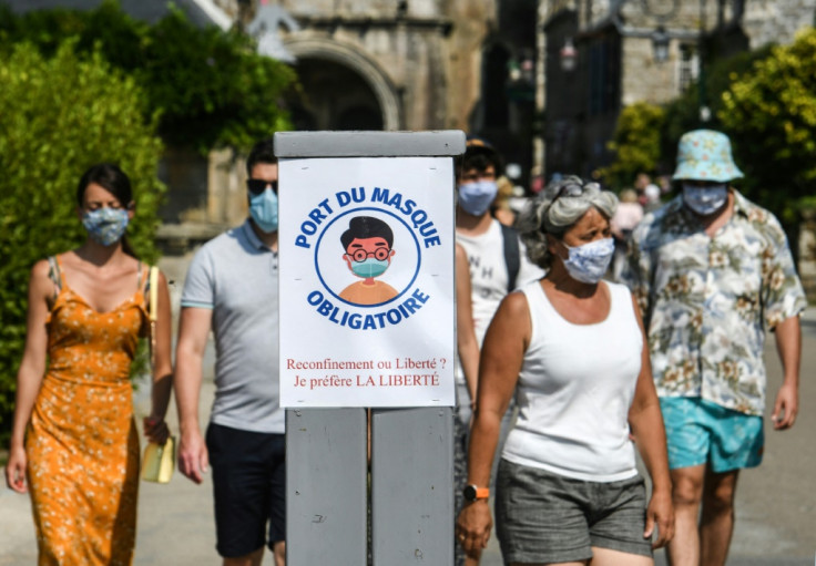 People in Paris required to wear facemasks