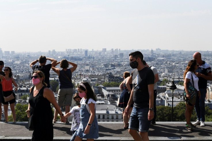 People to wear masks at Paris's Montmartre