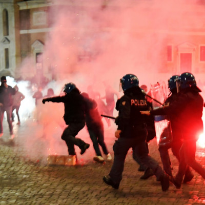 Italian police clashed with far-right activists 