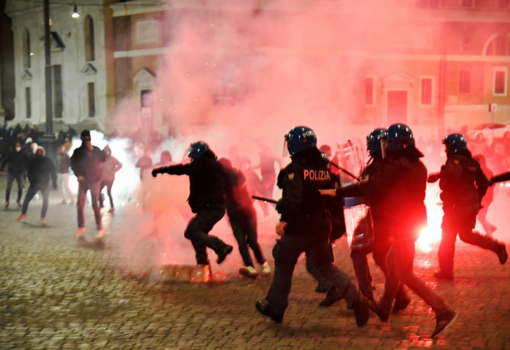 Italian police clashed with far-right activists 