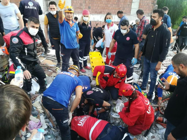 Buildings collapse, 26 dead, as major quake hits Turkey, Greece