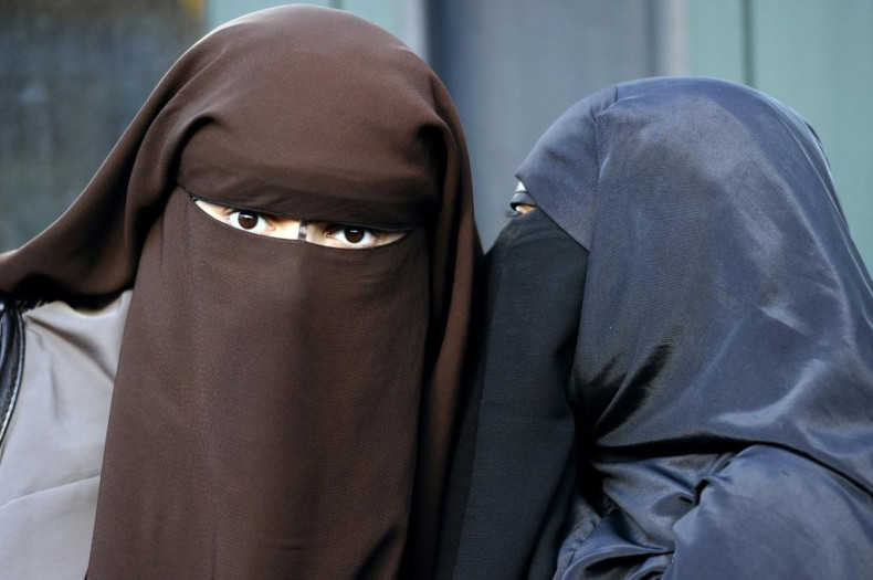women wearing hijab