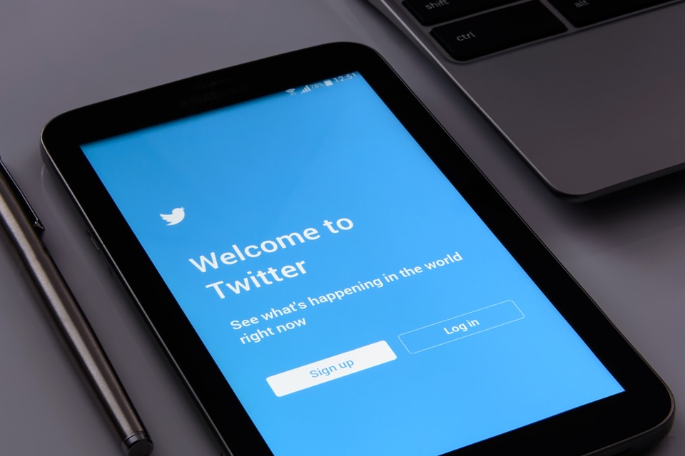 'Goodbye Twitter' trends as Trump fans exit following epic ban - Vimarsana News