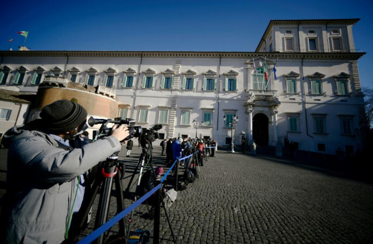 Journalists wait for the arrival of Conte 