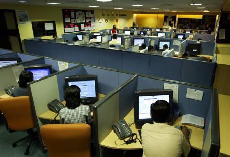 Family of 911 operator files $35 million suit, claiming she died from being "overworked" - Vimarsana News