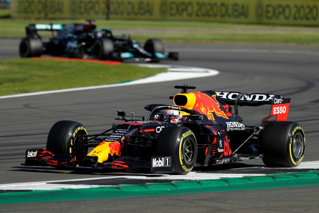  F1 Max Verstappen wins historic sprint race to start British GP on pole