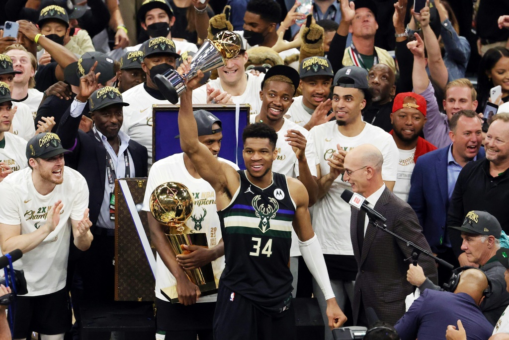 11+ Giannis Antetokounmpo Mvp Awards Background