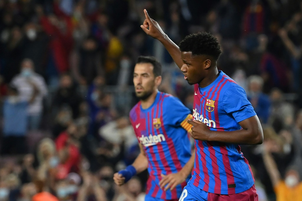 Barcelona get fitness boost with young striker back in training