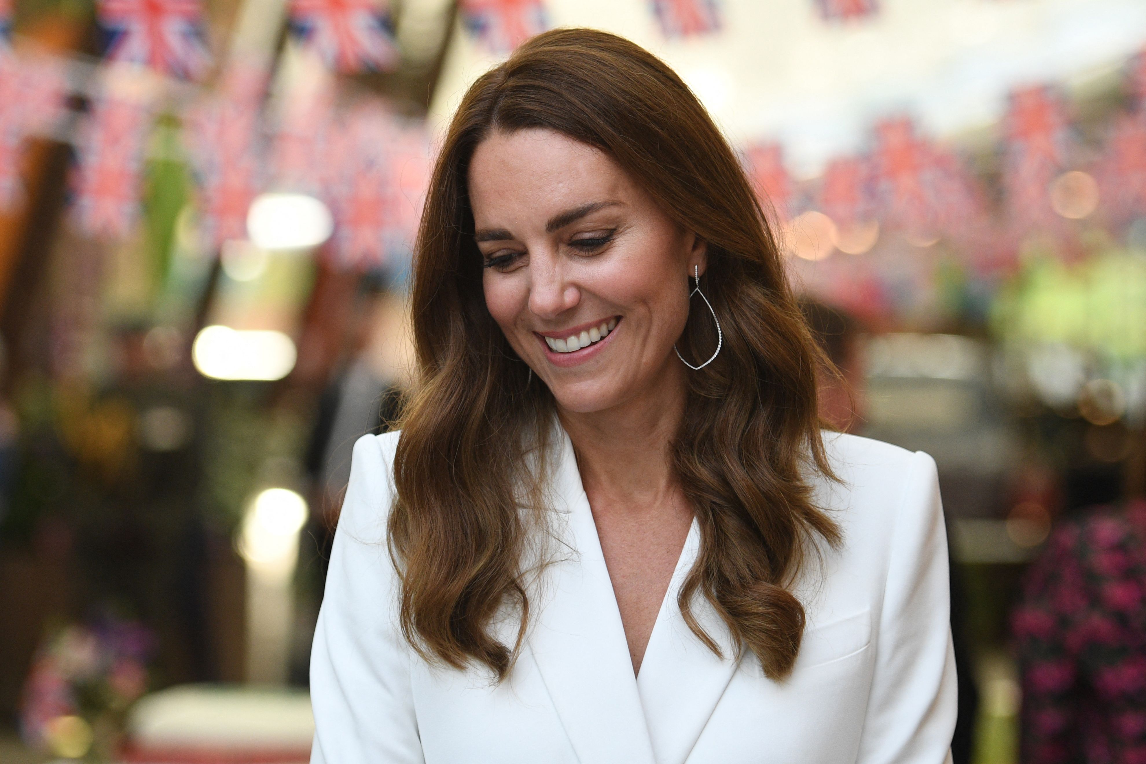 UK Minister calls Kate Middleton's birthday portraits 'stylised, unrealistic' thumbnail