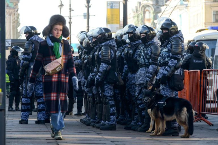 Russian protester under arrest