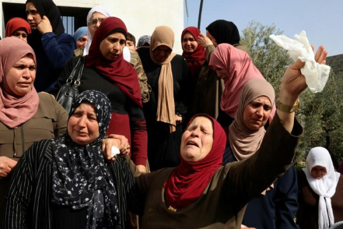 Palestinian women mourn Ghada Ibrahim Sabatien