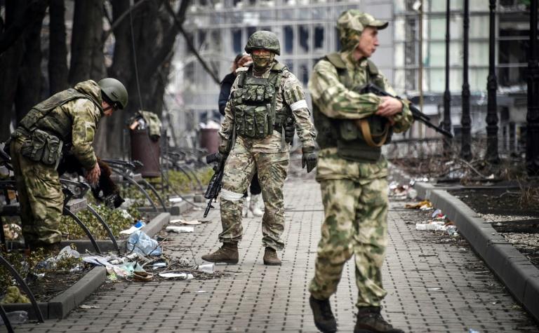 Des soldats russes arrêtés pour avoir prétendument tué une famille de neuf personnes