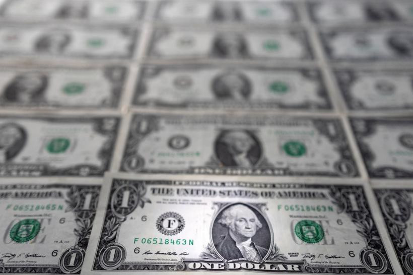 Le dollar commence la semaine sur des bases solides grâce à une offre refuge ferme
