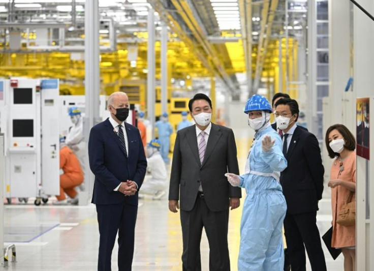 US President Joe Biden toured Samsung Electronics