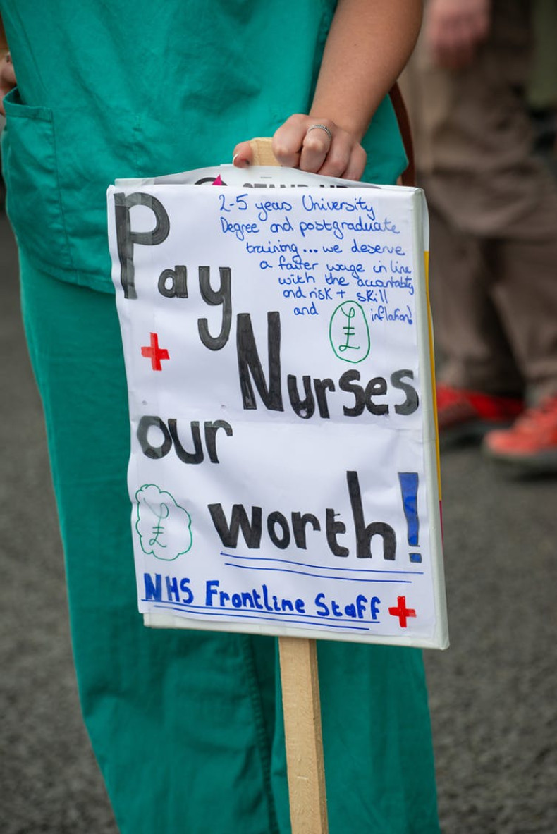  In August 2020, nursing staff staged a protest in front of Downing Street to demanding a pay rise.