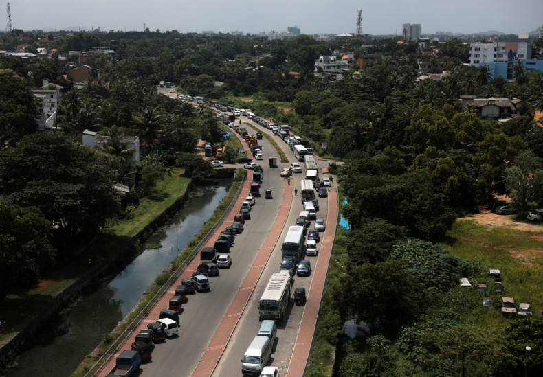 Fuel lines continue due to shortage in Colombo