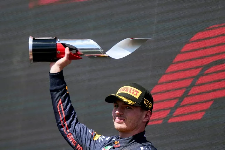 F1: Verstappen returns to scene of the crash as Hamilton courts more controversy - Vimarsana News