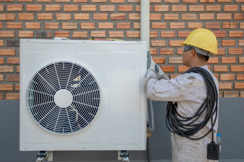  Heat pumps, if powered by renewable electricity, can decarbonise heating.