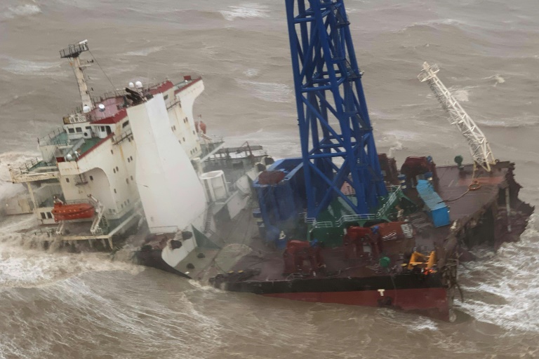 12 Corps Retrouvés Après Le Naufrage Du Typhon En Mer De Chine ...