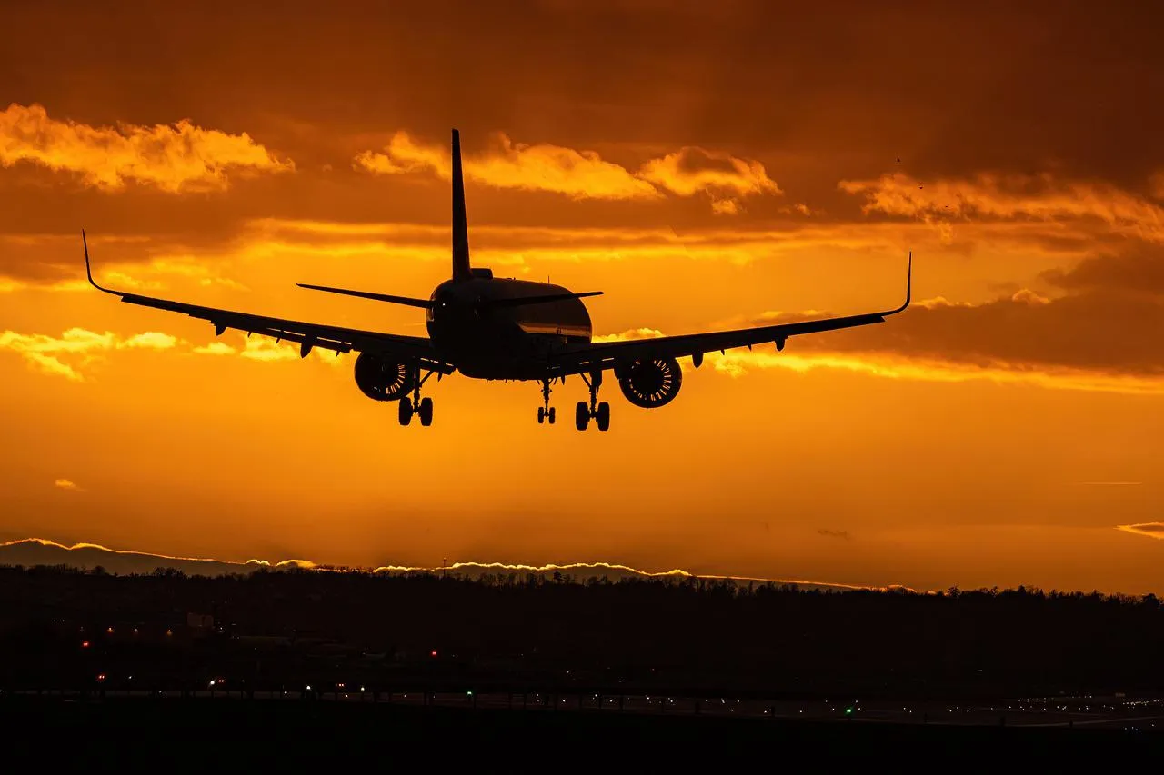 Baggage handler steals entire plane before crashing it on an island - Vimarsana News
