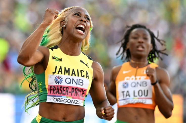 Jamaica's Shelly-Ann Fraser-Pryce (L)