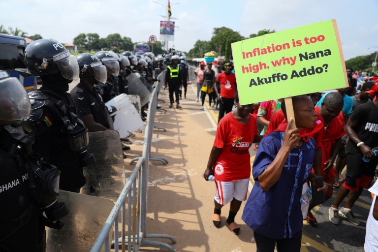 Le tollé des prêts du FMI au Ghana fait pression sur le gouvernement pour l’économie