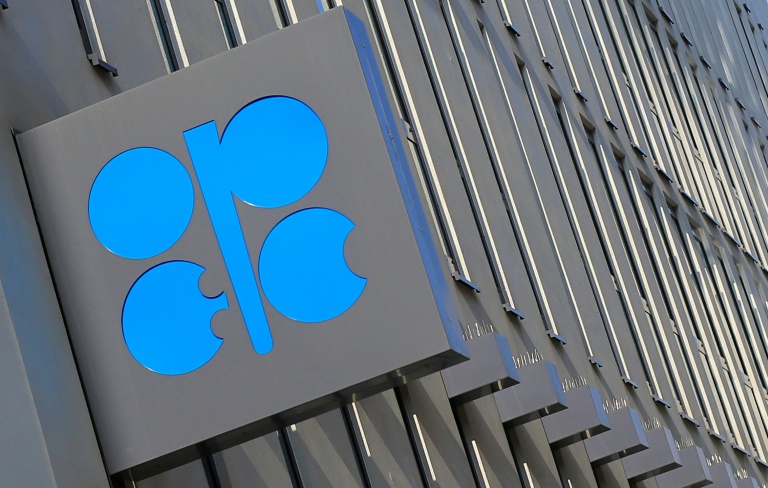 Opec は米国とロシアの間の 紙一重 を歩く Nipponese