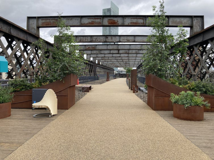  Motifs of the bridge’s structure are repeated in the landscaping of the park.