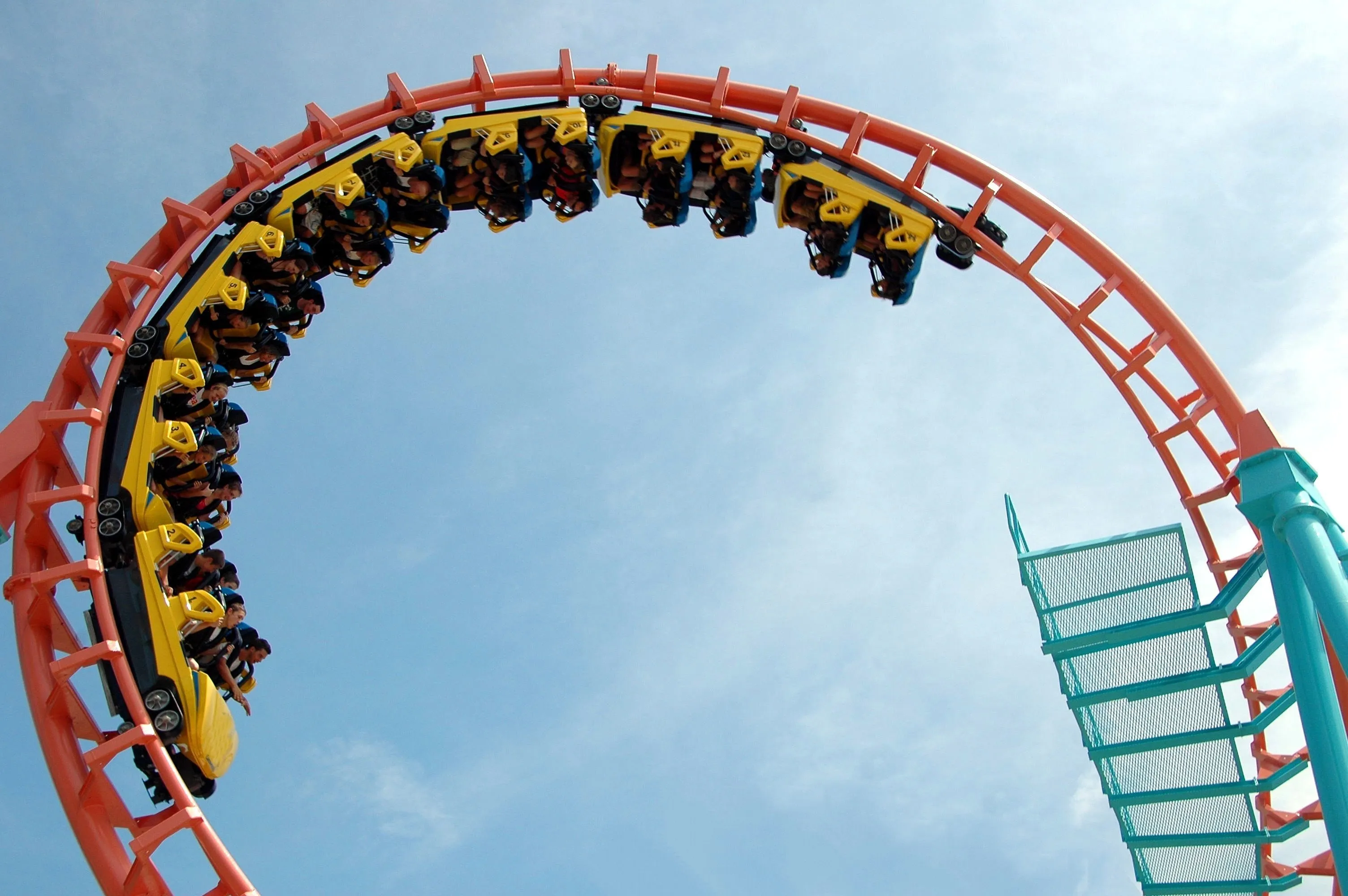 Woman falls 26ft to her death after 'slipping out of seat' on rollercoaster ride - Vimarsana News