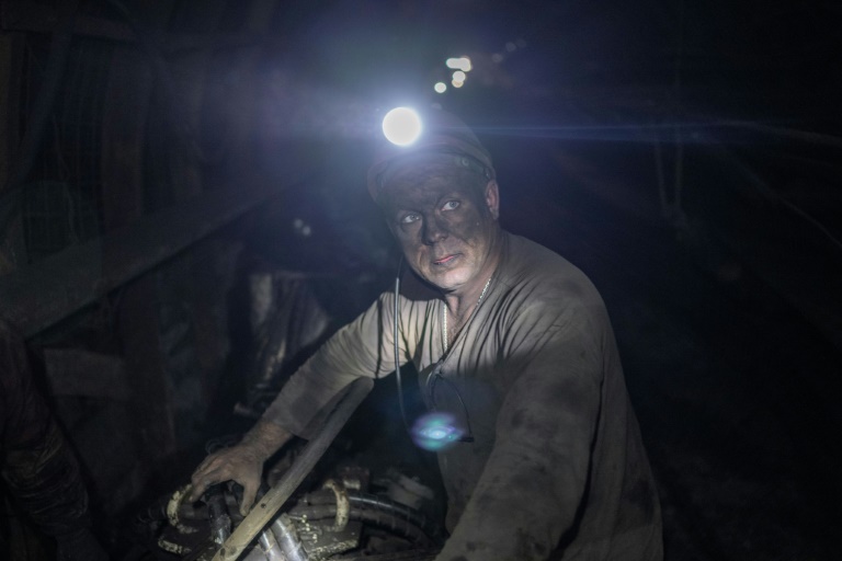 Miners toil for coal beneath the battle for east Ukraine | IBTimes UK