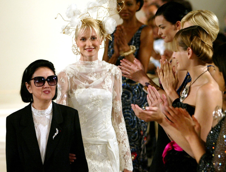 Models applaud Japanese designer Hanae Mori (L) at the end of her Haute Couture 2003-2004 Autumn-Win..